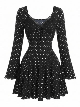 Schwarzes 60er Rippkleid mit Spitzen-V-Ausschnitt und Glockenärmeln