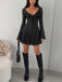 Schwarzes 60er Rippkleid mit Spitzen-V-Ausschnitt und Glockenärmeln