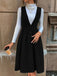 Bordeauxrotes 50er Cord-Pinaforekleid mit tiefem V-Ausschnitt