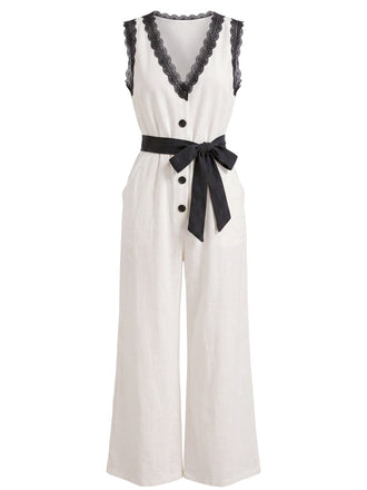 Weißer 50er Jumpsuit mit Spitzenbesatz und Gürtel