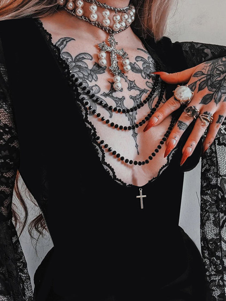 Schwarzes 70er Gothic Samtkleid mit Spitze und Fledermausärmeln