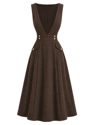 Braunes 70er Trägerkleid mit Zierknöpfen und Taschen