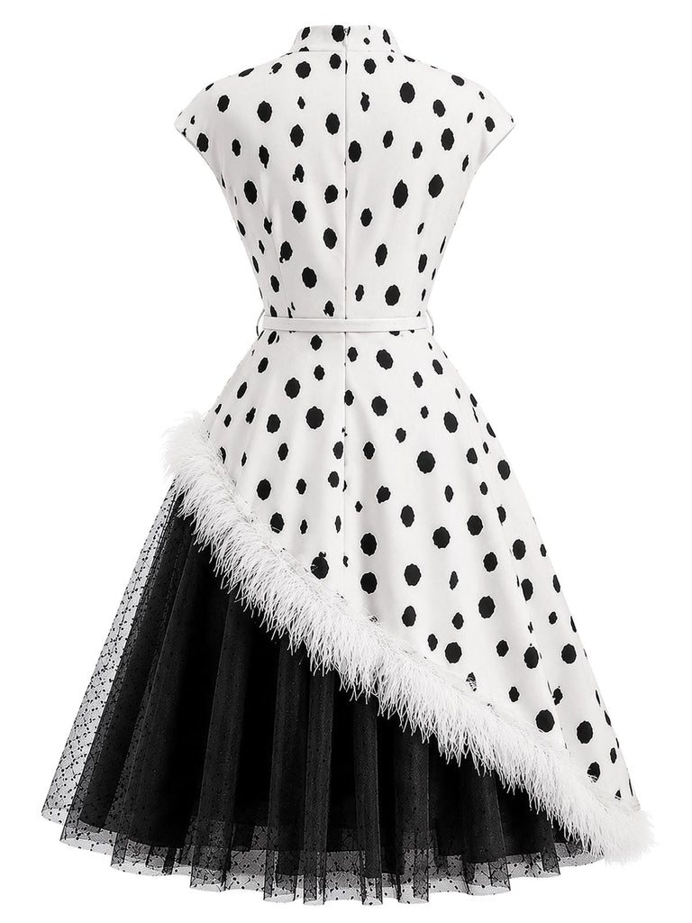 50er Kleid mit Punktmuster, Federbesatz und Gürtel