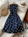 Tiefblaues 50er Kleid mit Blatt-Print und Gürtel