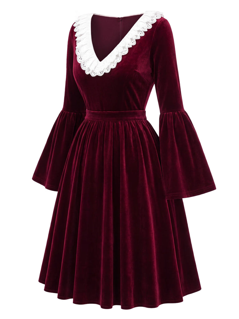Weinrotes 50er Samtkleid mit Glockenärmeln und weißem V-Kragen