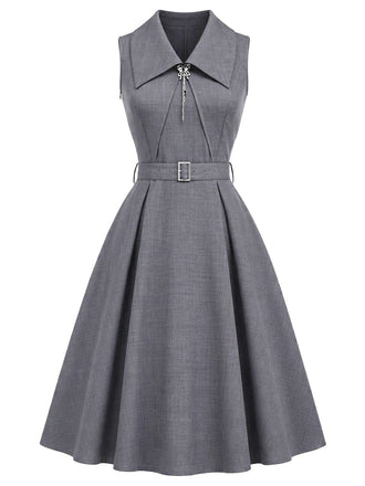 50er ärmelloses Midikleid mit Gürtel und Brosche
