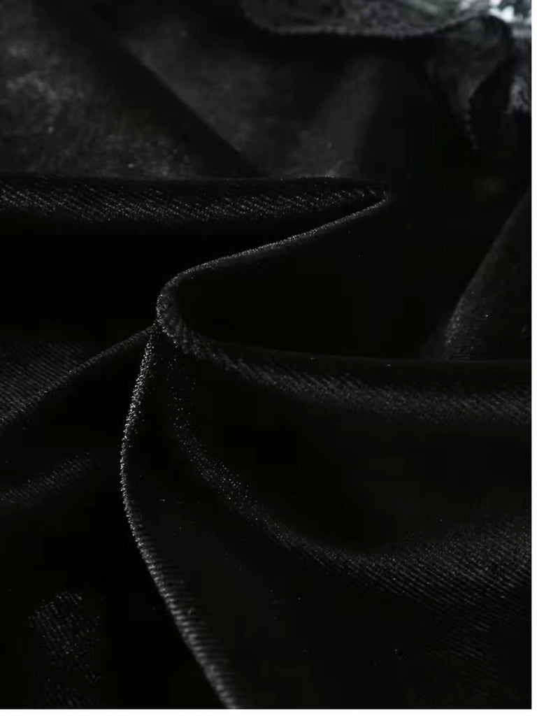 Schwarzes 50er Gothic schulterfreies Spitzentop mit Kreuzanhänger