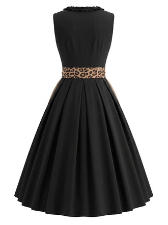 Braunes 50er Rüschenkleid mit Karree-Ausschnitt und Leoparden-Schürze