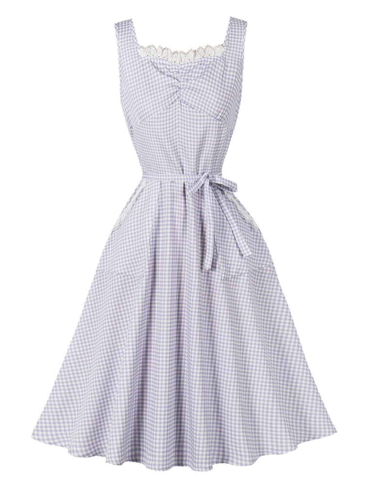 Tailliertes lavendelfarbenes 50er Ginghamkleid mit Spitze und Taschen