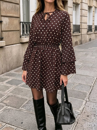 Braunes 60er Minikleid mit Polka-Dots und Glockenärmeln