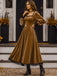 70er Samtkleid mit eckigem Ausschnitt, Spitzenbesatz und Langarm