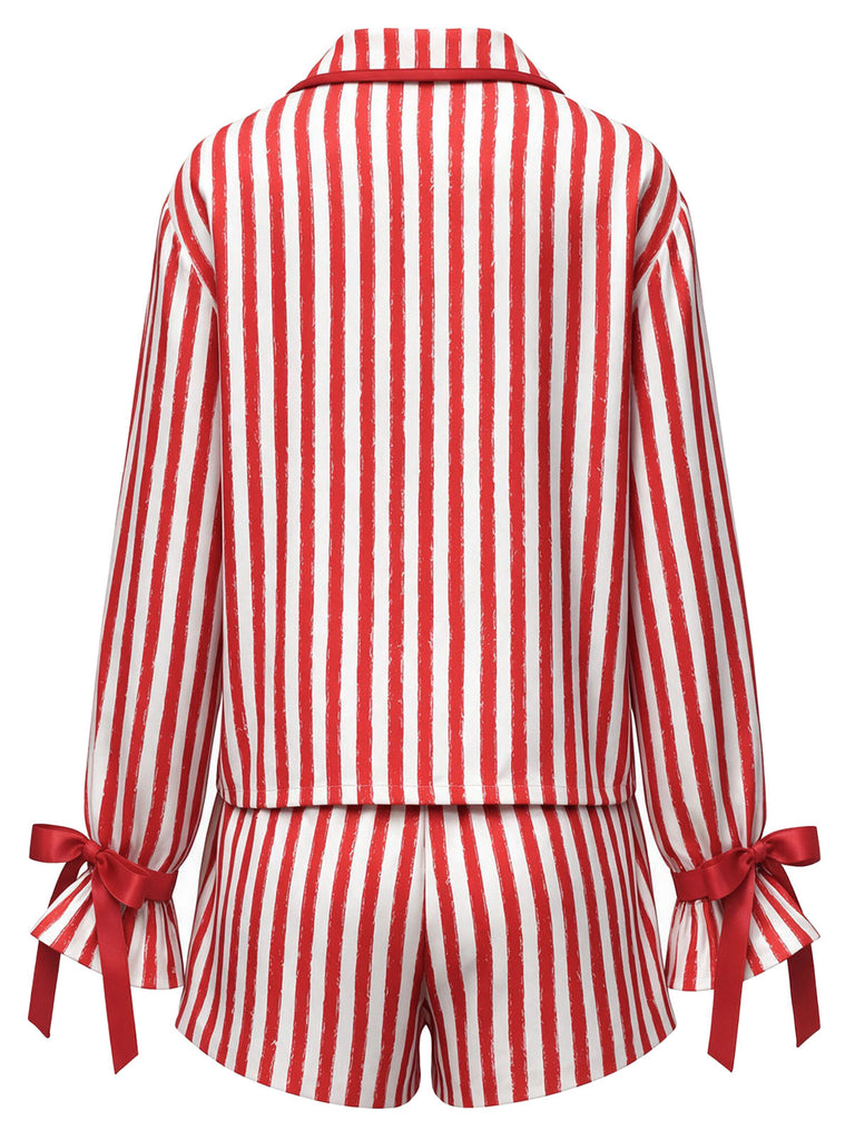 Roter & weißer 50er Shorty-Pyjama mit Längsstreifen und Schleifenbändern