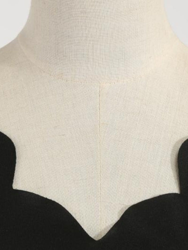 Grünes 50er Weihnachtsmannkleid mit gewelltem V-Ausschnitt