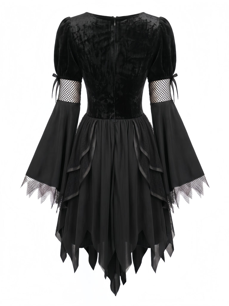 Schwarzes 50er Hexenkleid mit Federbesatz und ausgestellten Ärmeln