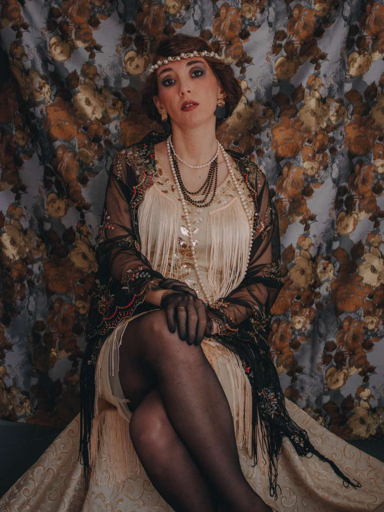 Beige 1920er V-Ausschnitt Paillettenbesetztes Mesh kleid