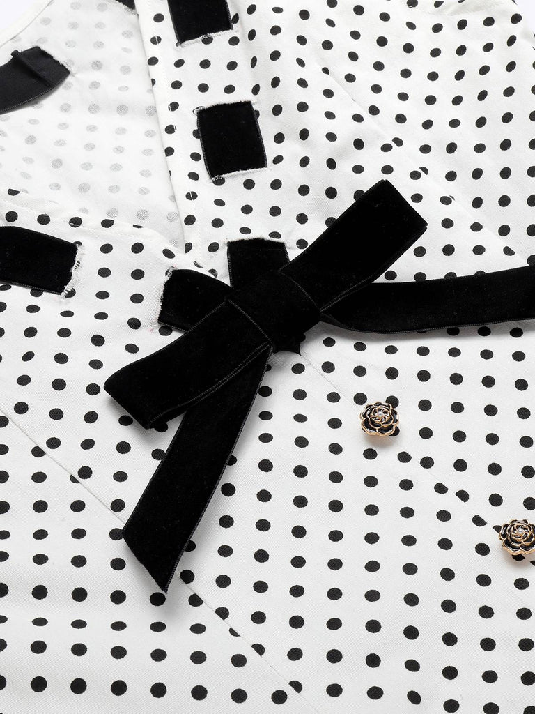 Weiß 1960er Polka Dot Knopf Bleistiftkleid