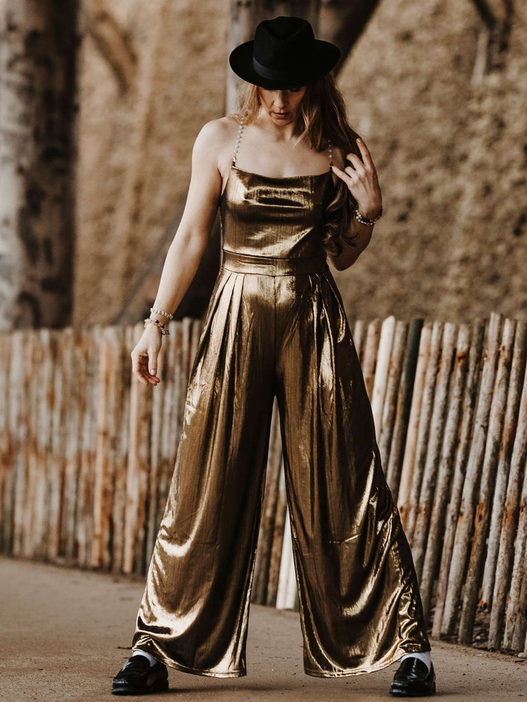 Disco outfit Metallic Gold 1980er Wasserfallkragen Spaghetti Träger Jumpsuit