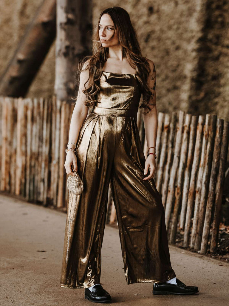 Disco outfit Metallic Gold 1980er Wasserfallkragen Spaghetti Träger Jumpsuit