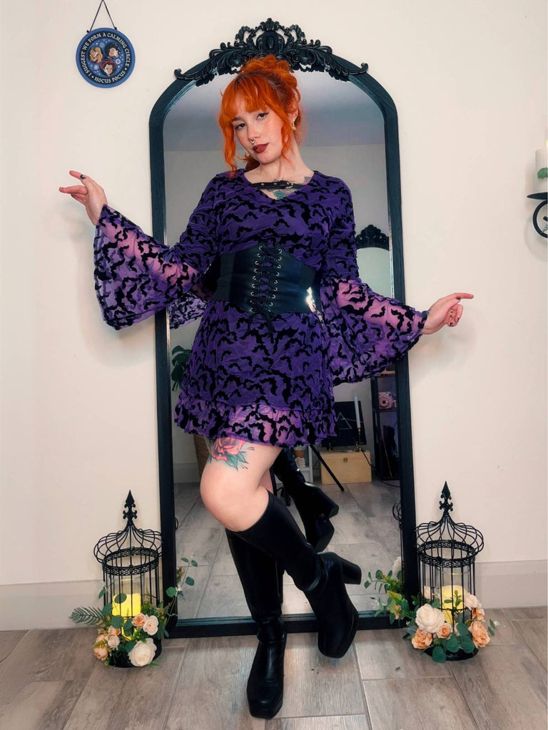 Lila 1960er Fledermäuse Masche Glockenärmel Kleid