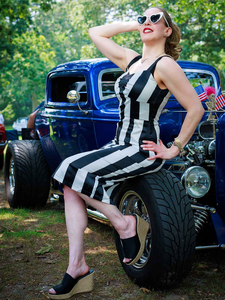 Schwarz 1960er Beetlejuice Kostüm Vertikale Streifen Träger Bleistiftkleid