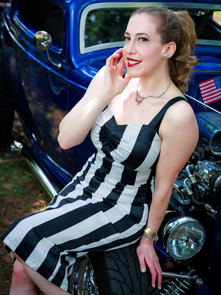Schwarz 1960er Beetlejuice Kostüm Vertikale Streifen Träger Bleistiftkleid