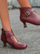 Boots mit Cut-out und Blockabsatz