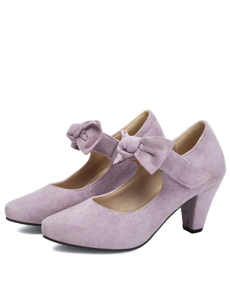 Pumps mit Schleife und Blockabsatz