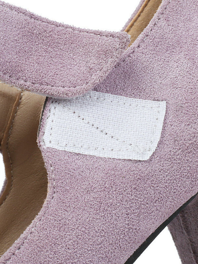 Pumps mit Schleife und Blockabsatz