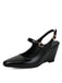 Spitze Keilpumps aus Kunstleder mit Schnallen