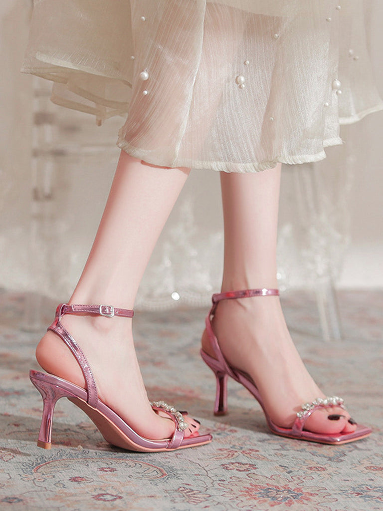 Rosa Sandalen mit Kristall und Riemen