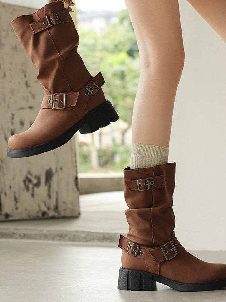 Mehrfarbige Boots mit Blockabsatz und Schnalle