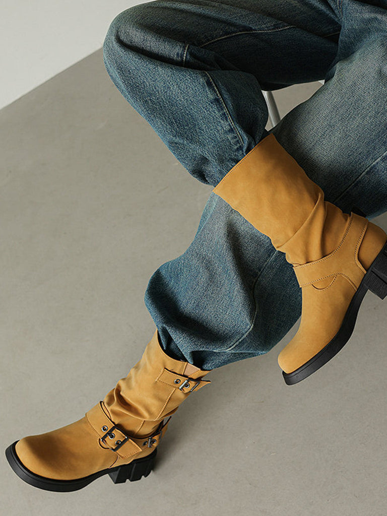 Mehrfarbige Boots mit Blockabsatz und Schnalle