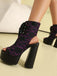 Schuhe mit Schnürung und Spitze
