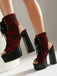 Schuhe mit Schnürung und Spitze