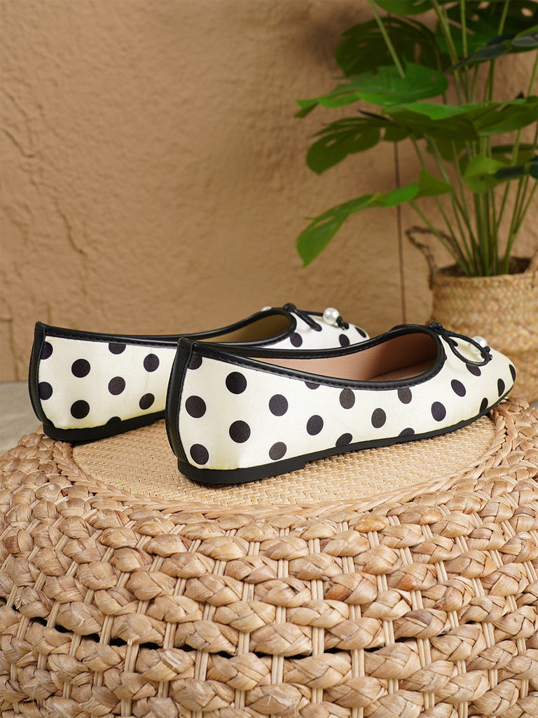 Schwarze & Weiße Ballerina-Schuhe mit Polka-Dots und Schleife