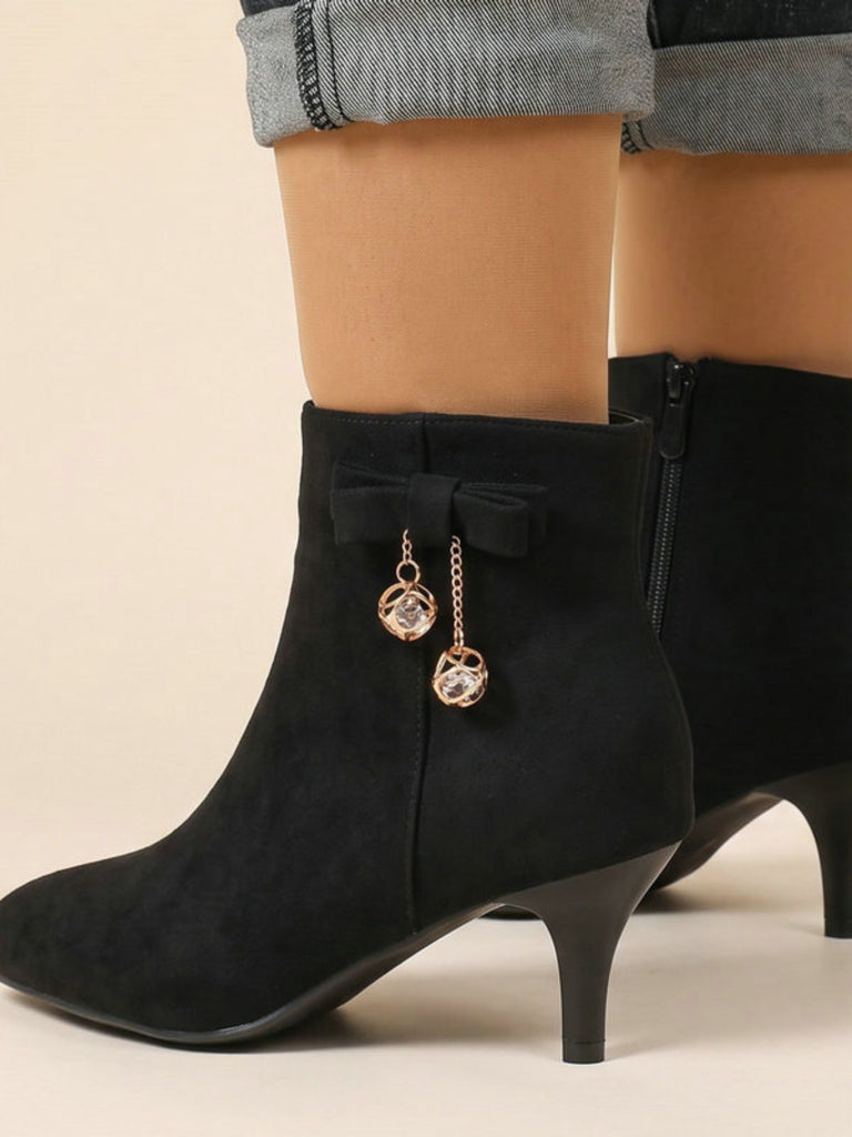 Schwarze Velours-Ankle-Boots mit Schleife und Kegelabsatz
