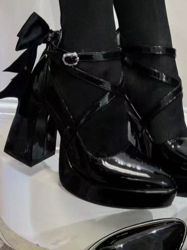 Schwarze spitze Mary-Jane-Schuhe mit gekreuzten Knöchelriemen