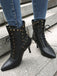 Gothic Stiefel mit Schnürung und goldenen Nieten