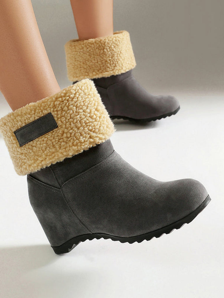 Vintage Stiefeletten in Veloursoptik mit Keilabsatz und Teddybesatz