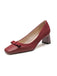 Burgunderrote Wildleder-Pumps mit Schleife und Blockabsatz
