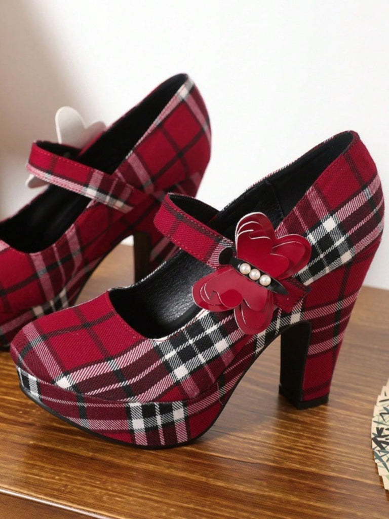 Rote karierte Mary-Jane-Pumps mit Schmetterling und Plateausohle