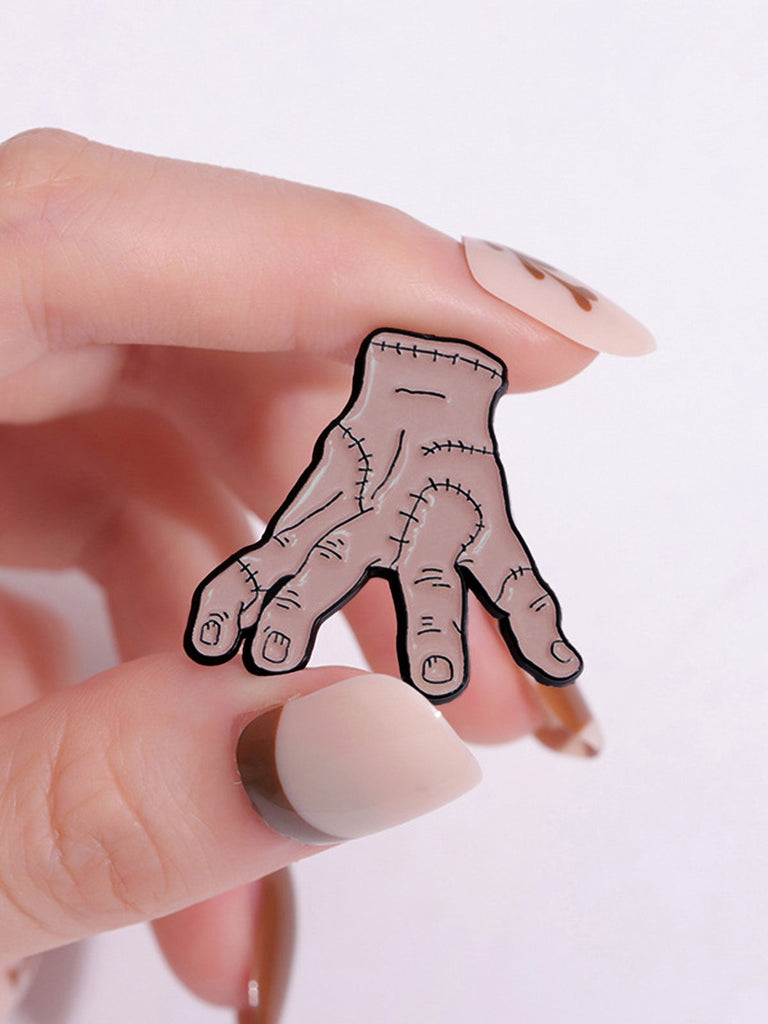Halloween Accessoire Brosche mit Zombie-Hand