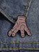 Halloween Accessoire Brosche mit Zombie-Hand