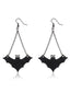 Schwarze Ohrhänger mit Fledermaus und Kette