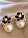 Goldene Ohrringe mit Blumen und Strass
