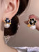Goldene Ohrringe mit Blumen und Strass