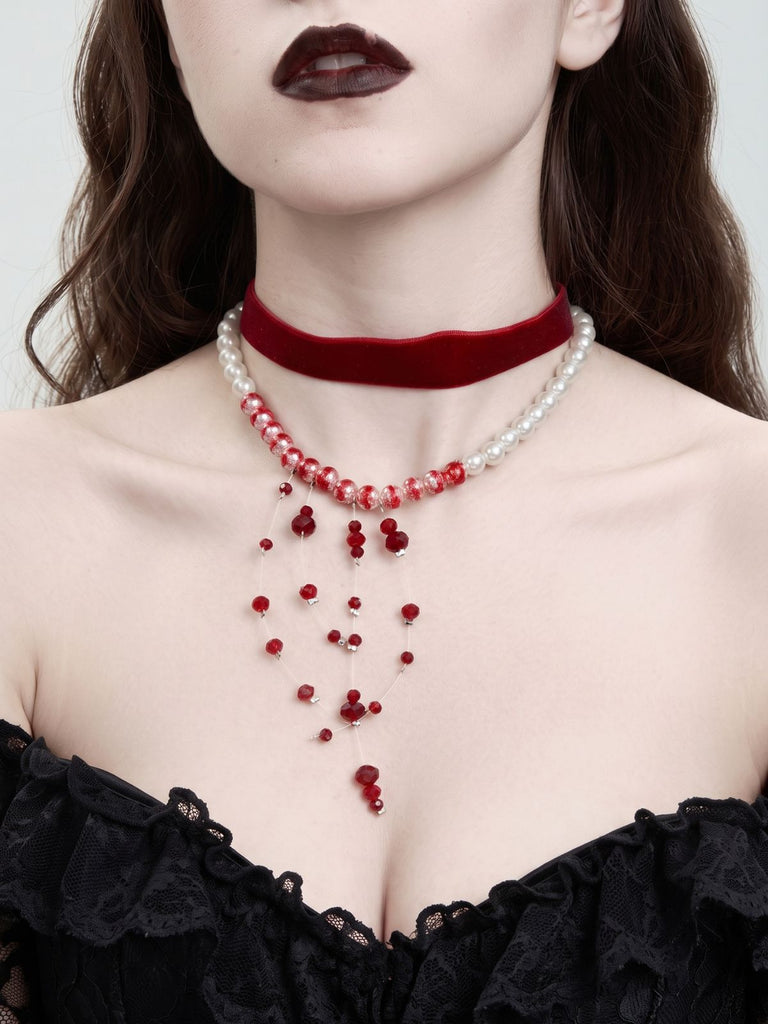 Rote Samt-Choker-Halskette mit Perlen und Blutstropfen-Motiv