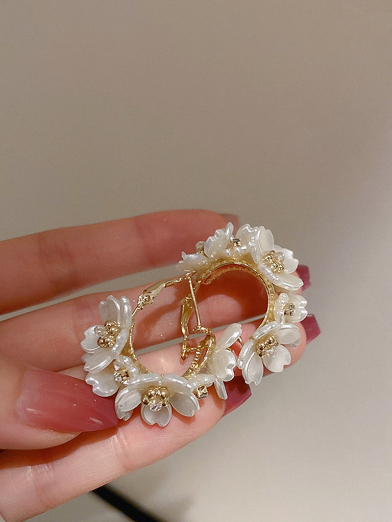 Weiß 3D-Blumen Perlenohrringe