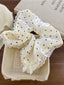 Weiß Polka Dot Spitze Quadratisches Haargummi