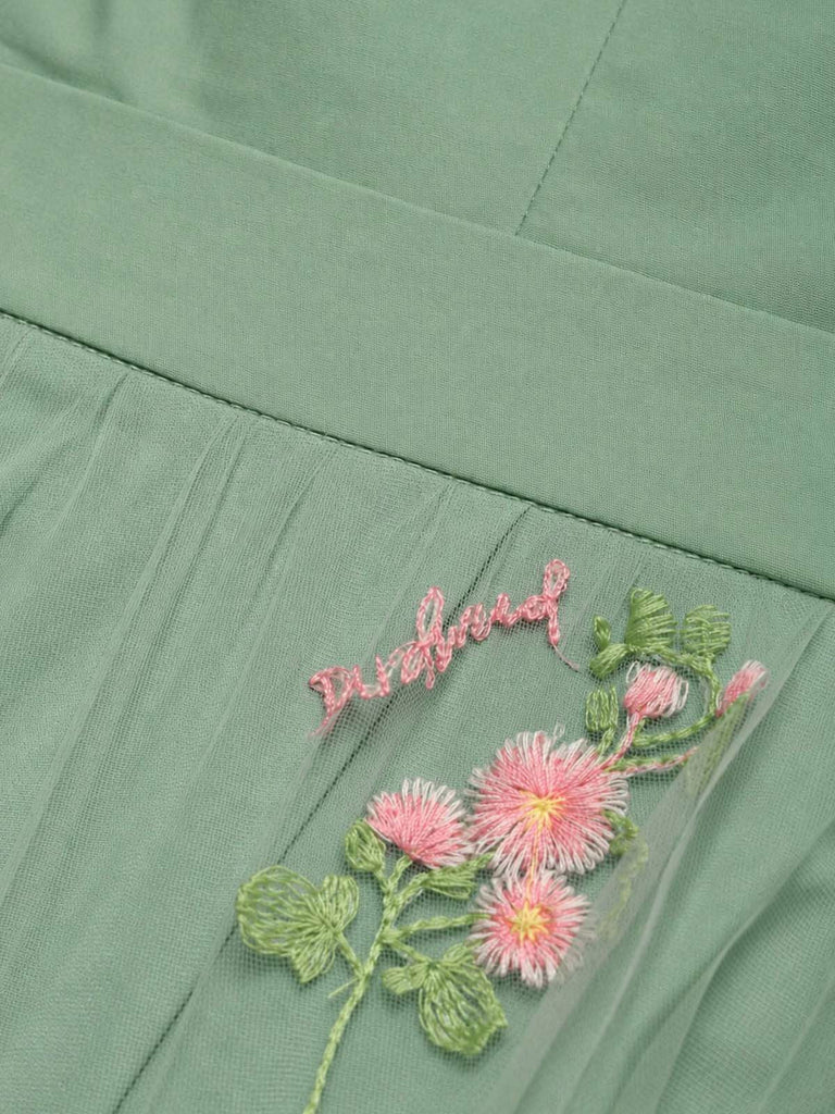 50er Tüllkleid mit Blumenstickerei und Schleifenkragen